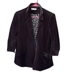 The Post size S black velvet blazer .